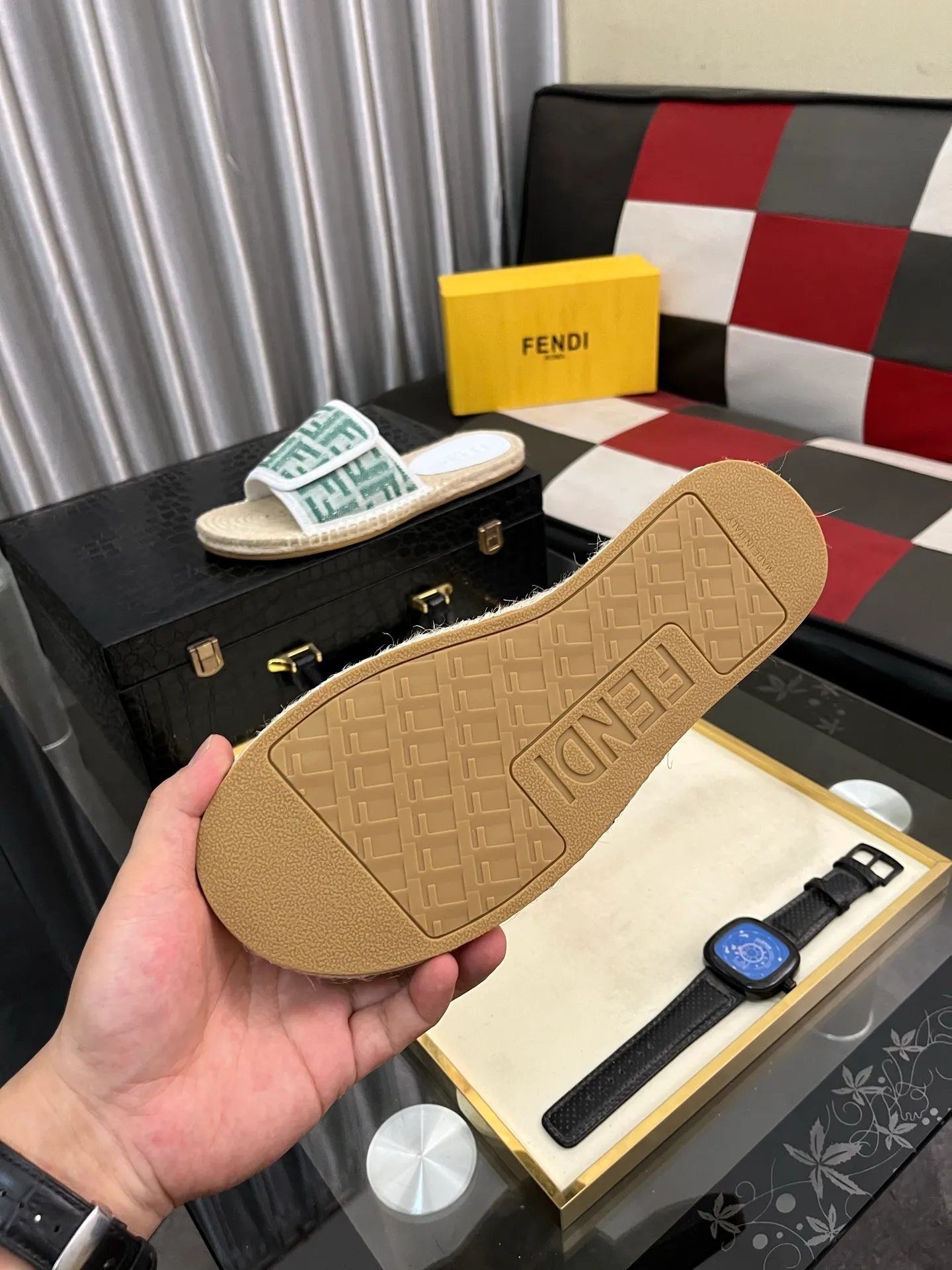 Men's shoes💰320⌚️⌚️[FENDI~Fendi slippers] High-end men's shoes brand official website 1:1 latest masterpiece: original mold customization, fabrics made of imported original materials, upgraded outsole, lighter, top quality in the market, simple and tasteful, a must-have for fashionistas, fashion is at your feet, full of confidence, the same style at the counter👍The season of summer slippers is here. Yardage: 38-44. Can be customized45.46.47